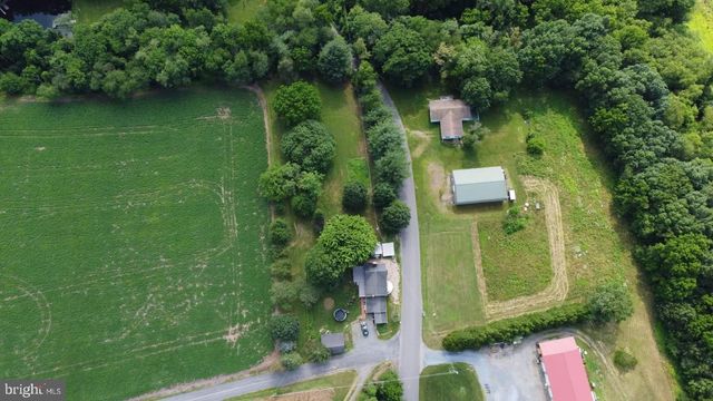 2067 BACK RD, Halifax, PA 17032