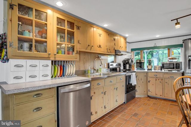 2067 BACK RD, Halifax, PA 17032