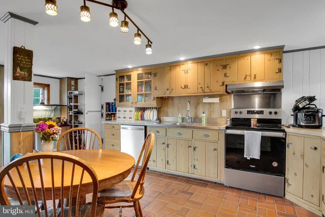 2067 BACK RD, Halifax, PA 17032