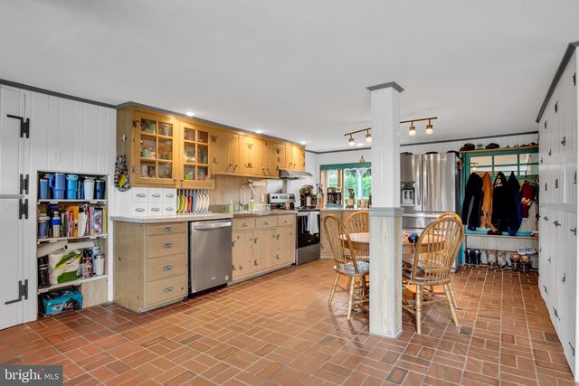 2067 BACK RD, Halifax, PA 17032