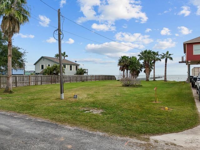 1035 6th Street, San Leon, TX 77539