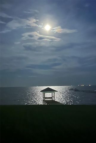 1035 6th Street, San Leon, TX 77539