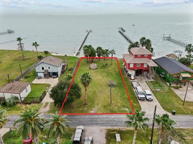 1035 6th Street, San Leon, TX 77539