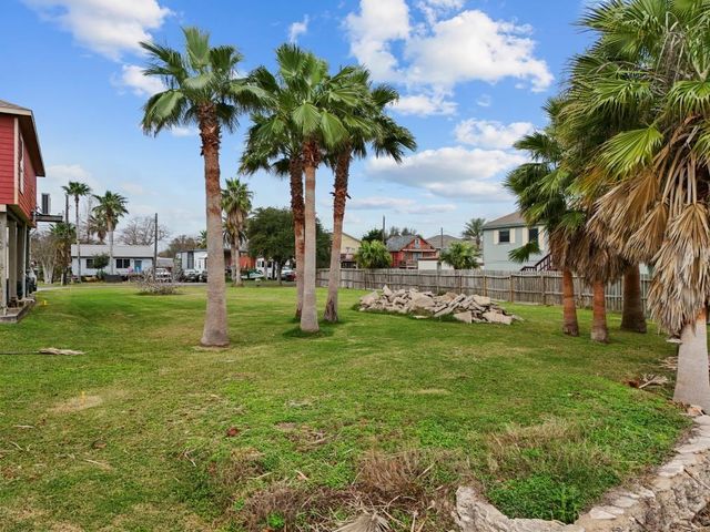 1035 6th Street, San Leon, TX 77539