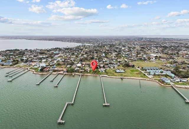 1035 6th Street, San Leon, TX 77539