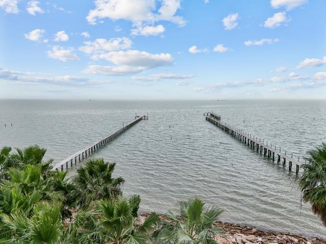 1035 6th Street, San Leon, TX 77539