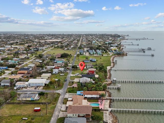 1035 6th Street, San Leon, TX 77539