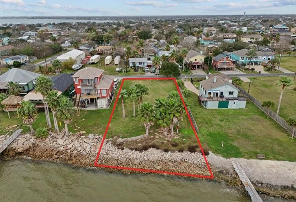 1035 6th Street, San Leon, TX 77539