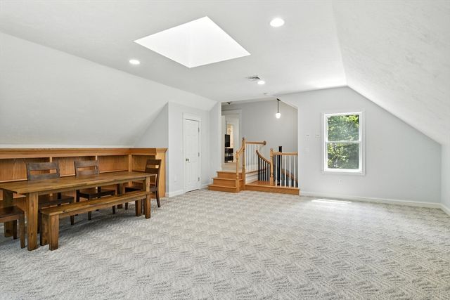 19 Hawthorn Rd, Amherst, MA 01002