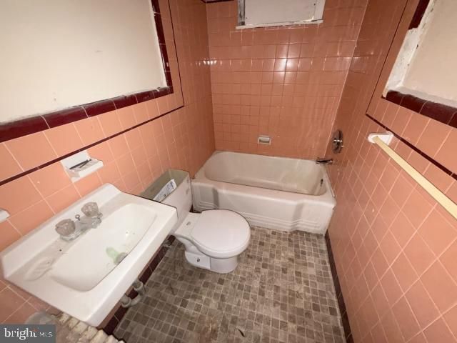 5943 N MARVINE ST, Philadelphia, PA 19141