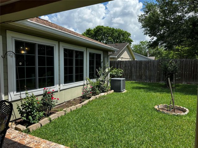 10119 Towne Mist Drive, Sugar Land, TX 77498