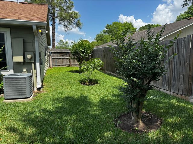 10119 Towne Mist Drive, Sugar Land, TX 77498