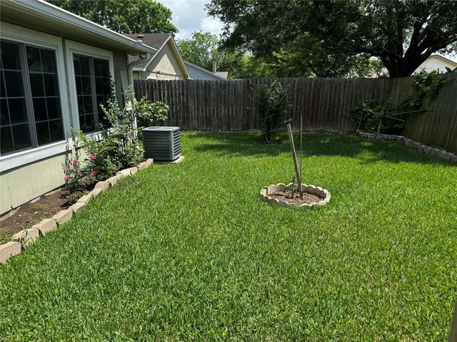 10119 Towne Mist Drive, Sugar Land, TX 77498