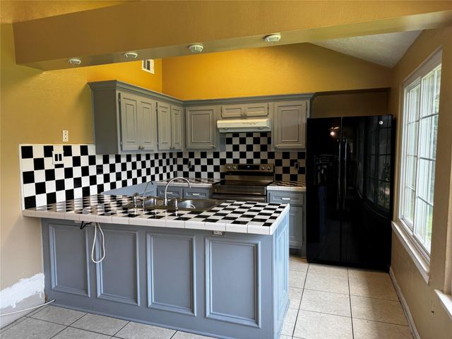 10119 Towne Mist Drive, Sugar Land, TX 77498