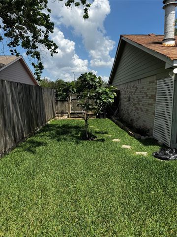 10119 Towne Mist Drive, Sugar Land, TX 77498