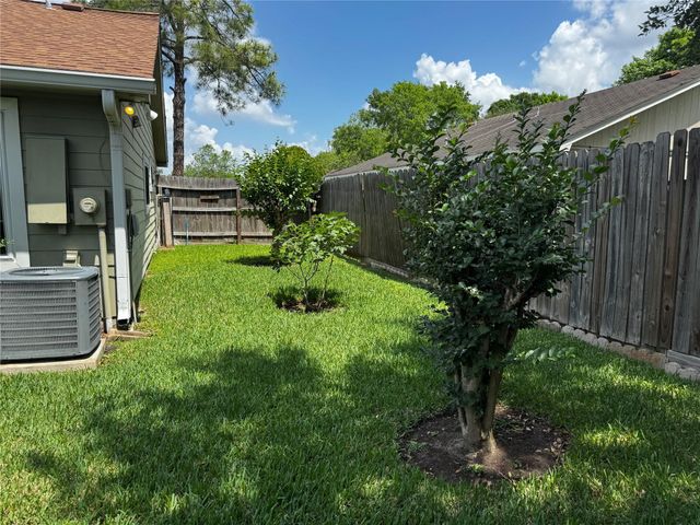 10119 Towne Mist Drive, Sugar Land, TX 77498