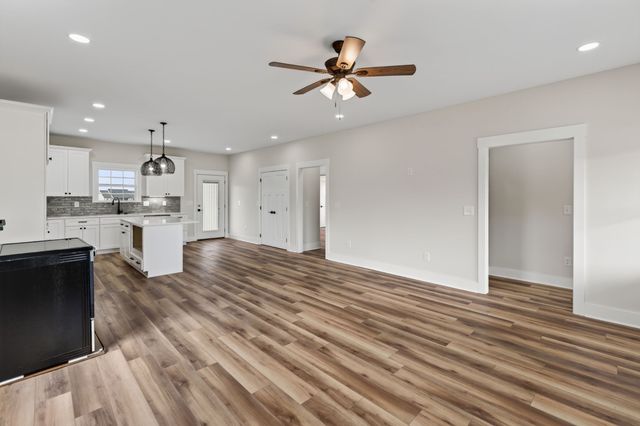 3607 Greenhaw Rd, Decherd, TN 37324