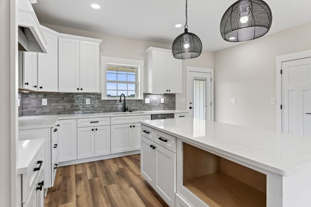 3607 Greenhaw Rd, Decherd, TN 37324