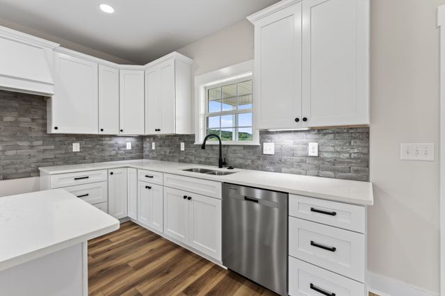 3607 Greenhaw Rd, Decherd, TN 37324