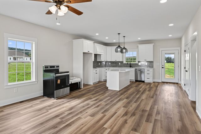 3607 Greenhaw Rd, Decherd, TN 37324