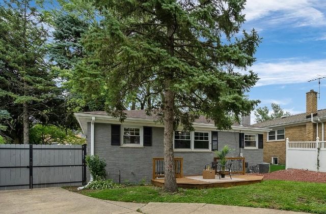 3834 Hampton Avenue, Western Springs, IL 60558
