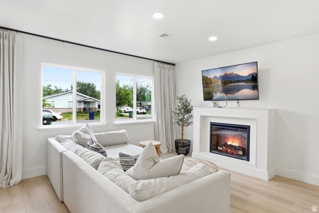 950 S GLENDALE ST, Salt Lake City, UT 84104