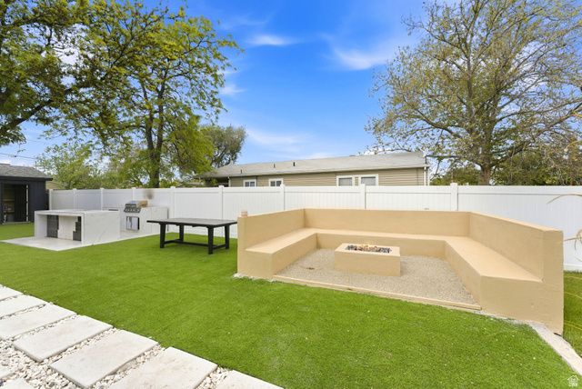 950 S GLENDALE ST, Salt Lake City, UT 84104