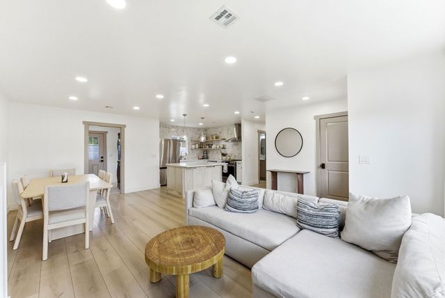 950 S GLENDALE ST, Salt Lake City, UT 84104