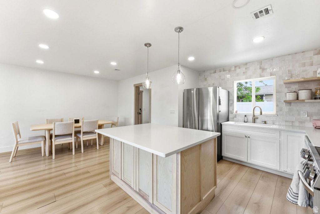 Image 12 of property listing at 950 S GLENDALE ST, Salt Lake City, UT 84104