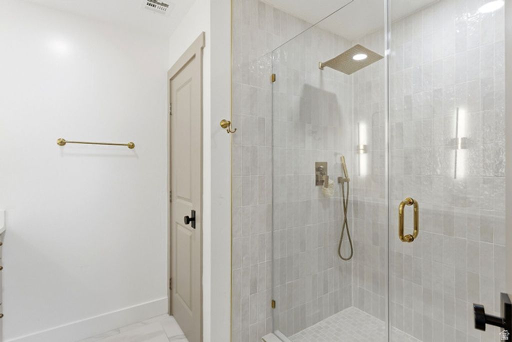 Image 20 of property listing at 950 S GLENDALE ST, Salt Lake City, UT 84104