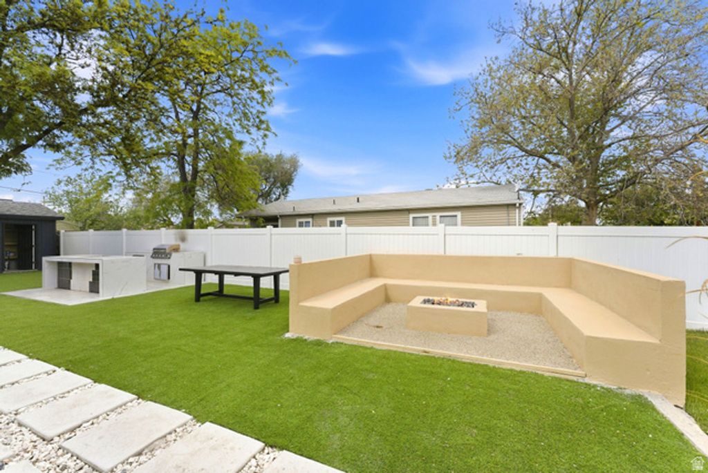 Image 31 of property listing at 950 S GLENDALE ST, Salt Lake City, UT 84104