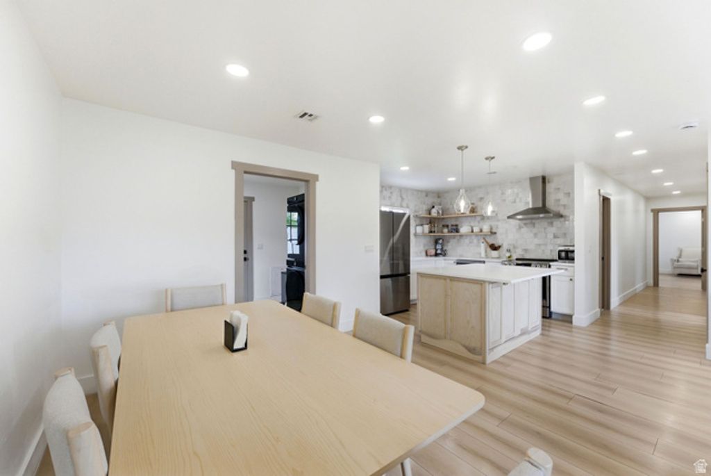 Image 5 of property listing at 950 S GLENDALE ST, Salt Lake City, UT 84104