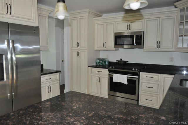 17 Circle Drive E, Patchogue, NY 11772