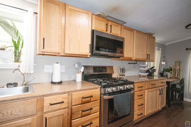735 NE Winfield AVE, Topeka, KS 66616