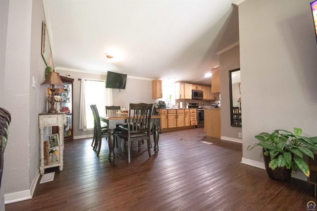 735 NE Winfield AVE, Topeka, KS 66616