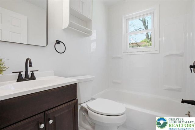 21 Madison Lane, Whitehall Twp, PA 18052