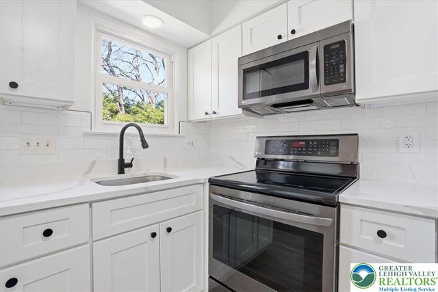 21 Madison Lane, Whitehall Twp, PA 18052