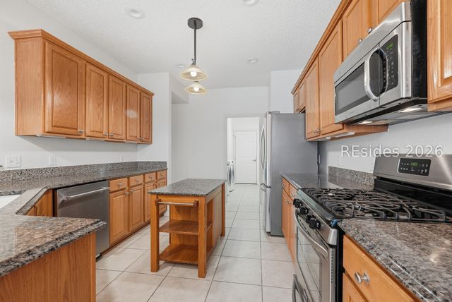 27 Candlelight Ln, Bluffton, SC 29909
