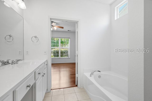 27 Candlelight Ln, Bluffton, SC 29909