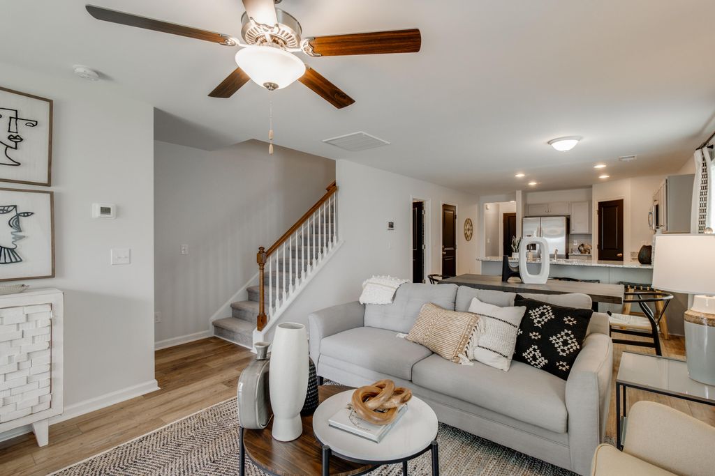 Image 7 of property listing at 109 Old Creek Court, Goose Creek, SC 29445