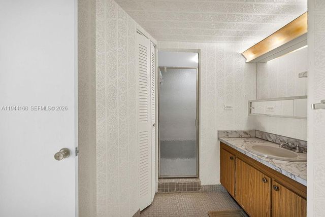 7135 Collins Ave 435, Miami Beach, FL 33141