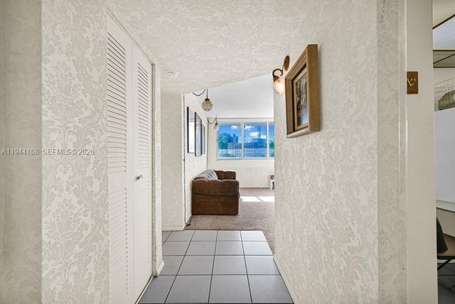 7135 Collins Ave 435, Miami Beach, FL 33141