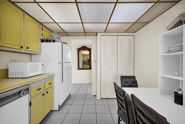 7135 Collins Ave 435, Miami Beach, FL 33141