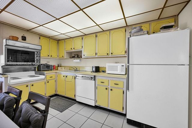 7135 Collins Ave 435, Miami Beach, FL 33141