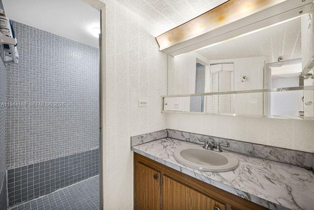 7135 Collins Ave 435, Miami Beach, FL 33141