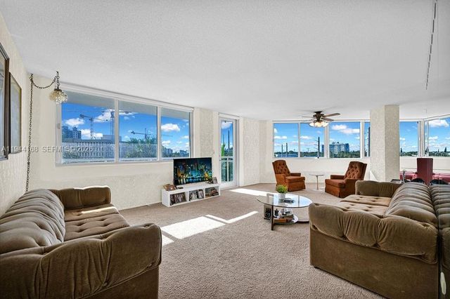 7135 Collins Ave 435, Miami Beach, FL 33141