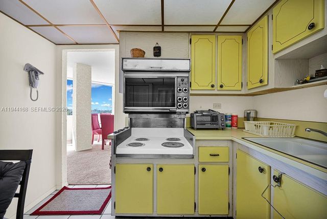 7135 Collins Ave 435, Miami Beach, FL 33141