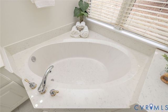 5713 Promontory Pl, Midlothian, VA 23112