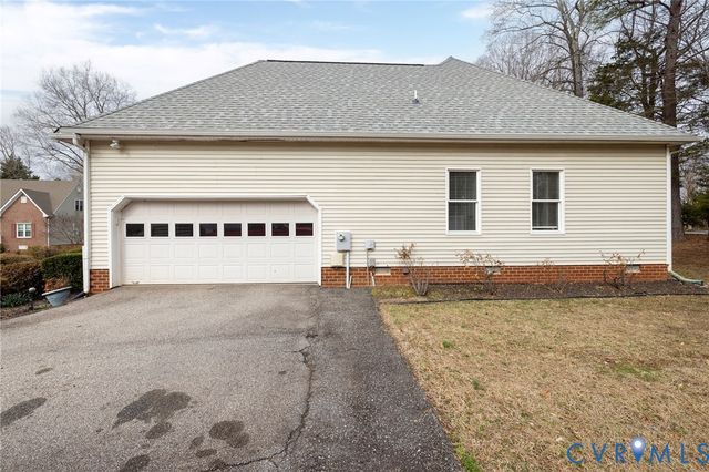 5713 Promontory Pl, Midlothian, VA 23112