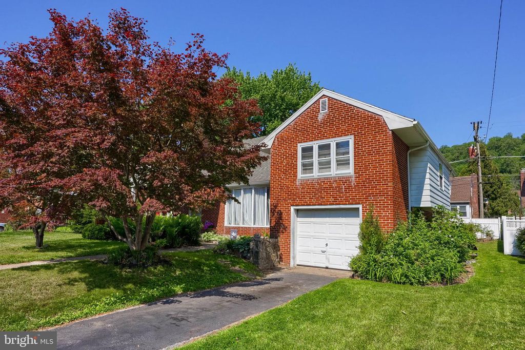 812 BRIGHTON AVE, Reading, PA 19606